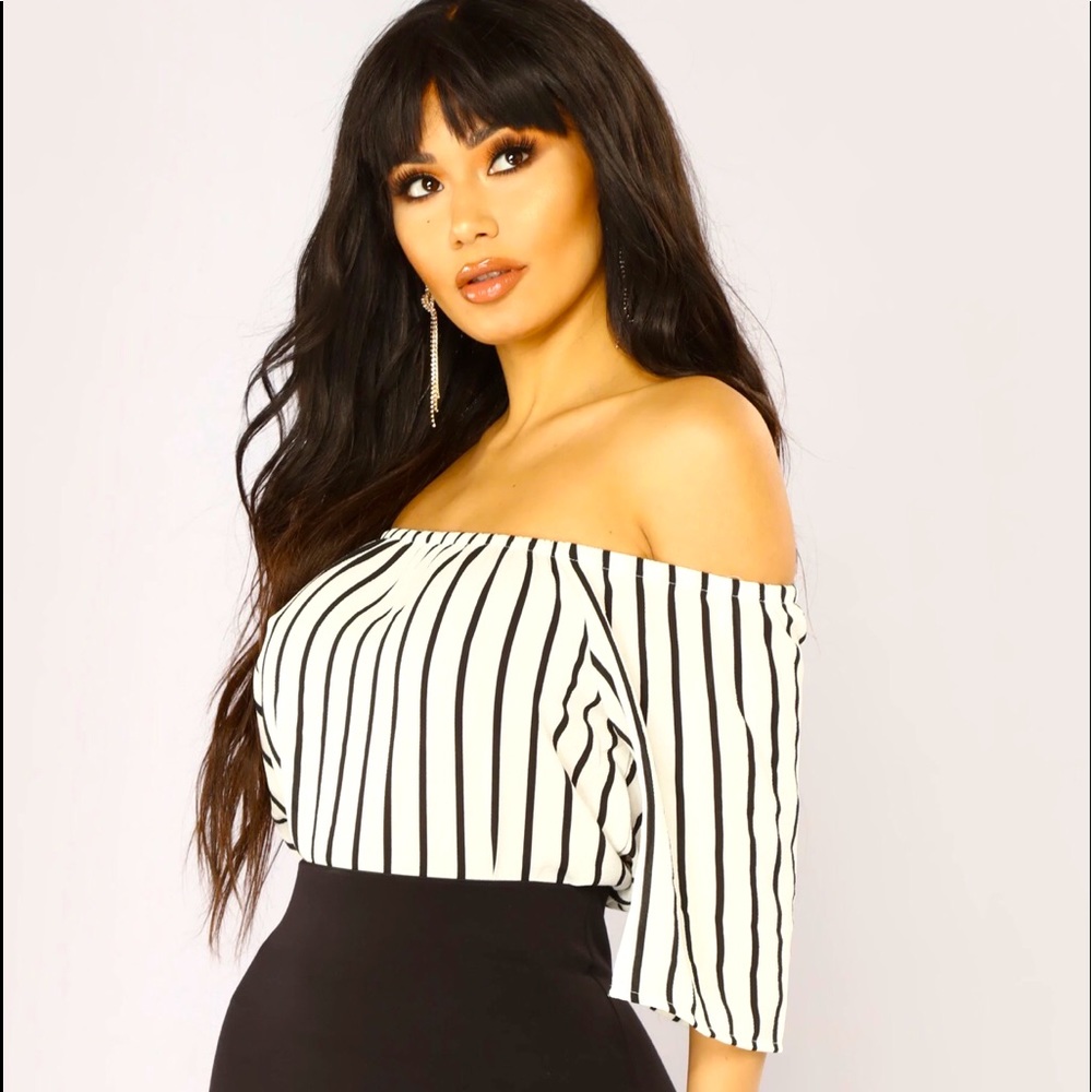 Black/white off shoulder top